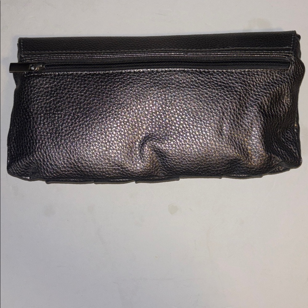 SILVER CLUTCH FAUX LEATHER RHINESTONE DESIGN 2 SNAP CLOSURE
ZIP POCKET OUTSIDE - Picture 4 of 11
